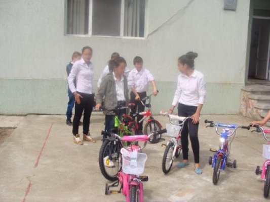 Copiii Centrului de Zi Agigea au primit biciclete